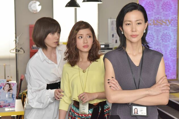 悦子は、やり手の新編集長・二階堂の厳しさに耐えられるか。後輩の森尾（左）も心配する。(c)日本テレビ