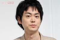 菅田将暉が着る服はどうしてこんなに売れるのか、ついには“サッカーユニフォーム”まで!古着店が「困る。…