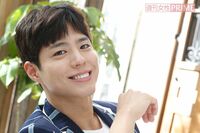 “国民世子”パク・ボゴム、好きな人には「態度と言葉で気持ちを表現したい」