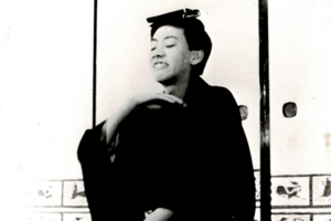 大学1年生のときに落語『堀の内』を披露する高田