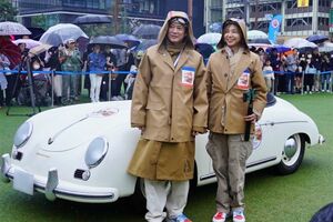 仲むつまじい姿を披露した唐沢寿明（左）と山口智子（『GO!GO!ラリーin熊本』実行委員会提供）