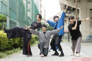 男劇団青山表参道X（左から）塩野瑛久(23)、飯島寛騎(21)、西銘駿(20)、岡宮来夢(20)　撮影／伊藤和幸