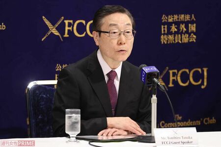 統一教会は「世界平和統一家庭連合」と名前を変え、活動を続けている。記者会見する田中富広前会長