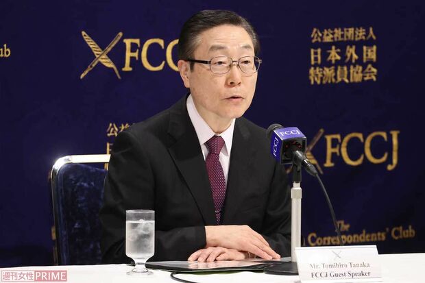 統一教会は「世界平和統一家庭連合」と名前を変え、活動を続けている。記者会見する田中富広前会長