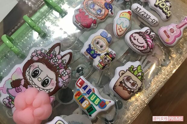 ラブブ販売元が「偽物」「有害物質が含まれている可能性も…」と指摘、世に出回っているラブブのイラストシール