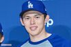 米ドジャース・佐々木朗希、記念トレカ発売を告知も「大谷翔平の番号“17”」まさかのサイン“書き間違え”疑惑が浮上