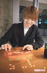 テーブルに投影されたスクリーンに触れて、インベーダーなどゲームが楽しめるスペースも　撮影／矢島泰輔