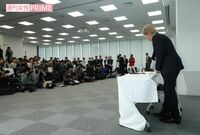 小室哲哉の引退会見で同情派が急増! さじ加減が難しい“行き過ぎ”取材