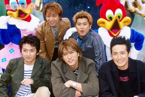 2001年、開業当初のUSJを訪れたTOKIOメンバー