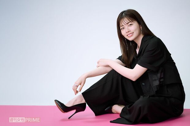 小芝風花　撮影／渡邉智裕ヘアメイク／富永智子スタイリング／成田佳代衣装協力／AULAAILA、ete