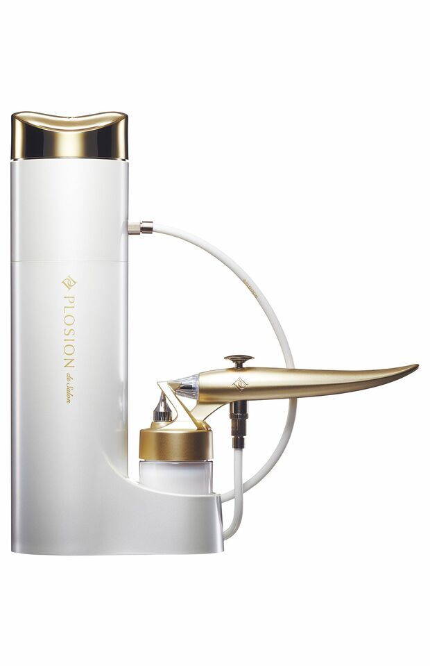 プロージョン　炭酸ミストユニットミスト化された液体に大量の炭酸を閉じ込める「高濃度炭酸デリバリーシステム」で肌を内側からよみがえらせるマシン。使うだけで肌のハリや弾力アップが実感できる。3万2780円／MTG　フリーダイヤル0120-467-222