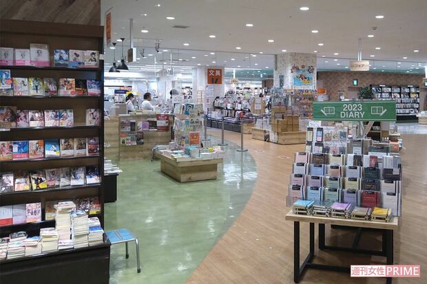犯行現場となった横須賀市の商業施設にある書店