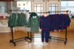 サブスクが導入された三隈幼稚園の制服。なかにはズボンを選んだ女児も