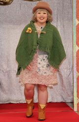 2011年　かわいらしいガーリーな装い。フジテレビ『笑っていいとも！』新レギュラー発表記者会見