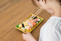 増税＆軽減税率がスタート！ 辛酸なめ子がテイクアウトで感じた「店員の鋭い眼光」