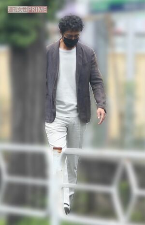 2025年6月、映画『見上げてごらん』撮影で、現場までの移動中はジャケットを羽織っていた阿部寛