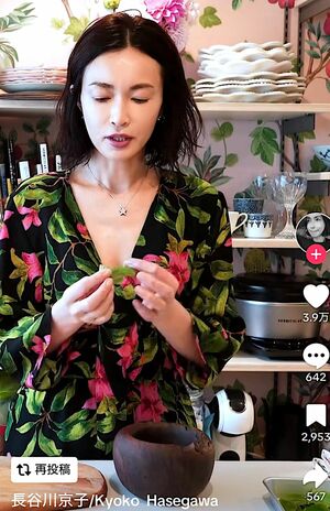 長谷川京子公式TikTokより