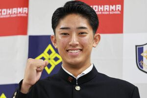 2026年10月15日に会見を開いた横浜高校・織田翔希投手 写真/共同通信社