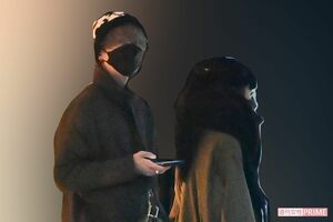 同棲中のマンションから出てきた川谷絵音と松本愛（2022年）