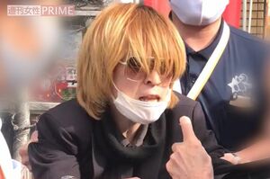 暴行事件では72歳男性に対して怒りをむき出しに（目撃者提供）