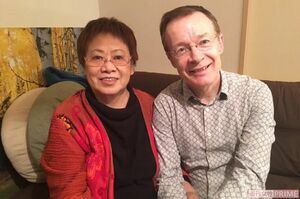 イギリスの著名な漫画研究家でありジャーナリストのポール・クラヴェットさんと。井出さんの漫画は大英図書館でも展示された