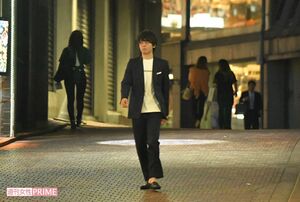 中村倫也の私服姿