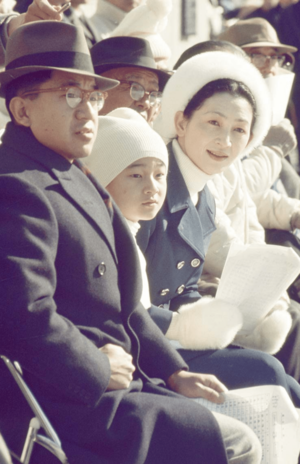 1970年代、'70年1月、第25回冬季国民体育大会で美智子さま、浩宮さまとスケートをご観戦(撮影/JMPA)
