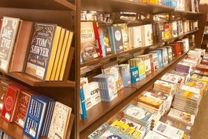 本屋さんに行くとトイレに行きたくなること、ありませんか？（写真はイメージです）