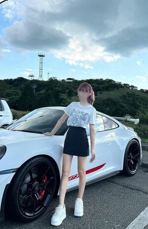 ”下着ユニバ”メンバーのゆいさんはポルシェをプレゼントされて再度話題に（インスタグラムより　画像は一部編集部で加工）