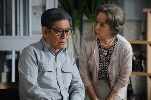 前シーズンの『やすらぎの郷』（テレ朝系）に出演する主演の石坂浩二（左）と八千草さん