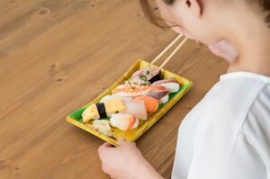 お寿司を買い、自宅に持ち帰って食べれば消費税は8%