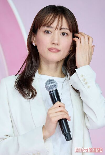 綾瀬はるか、もうすぐ40歳の近影ショットが“ビジュ爆発”、女優として