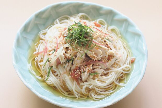 鶏ささみと香味野菜の梅肉そうめん