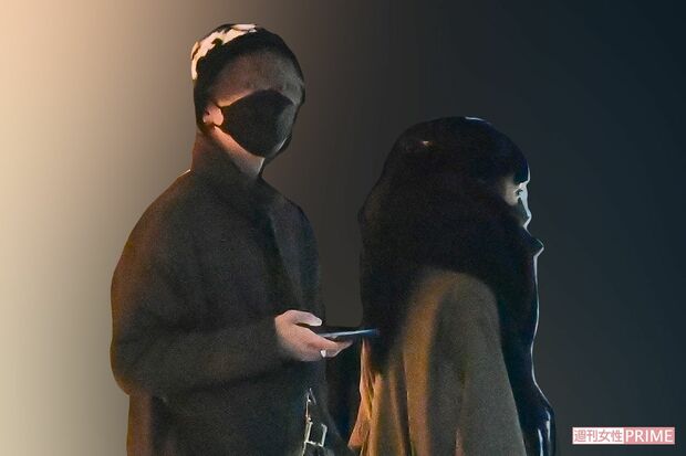 同棲中のマンションから出てきた川谷絵音と松本愛(2022年)