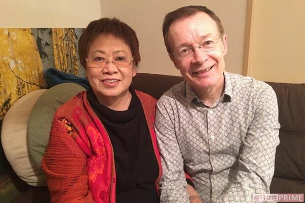 イギリスの著名な漫画研究家でありジャーナリストのポール・クラヴェットさんと。井出さんの漫画は大英図書館でも展示された