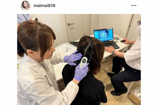 研究に励むいとうまい子(左)(本人インスタグラムより)