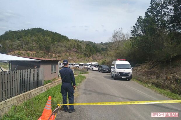 《京都小6男児行方不明事件》規制された遺体発見現場へと繋がる道
