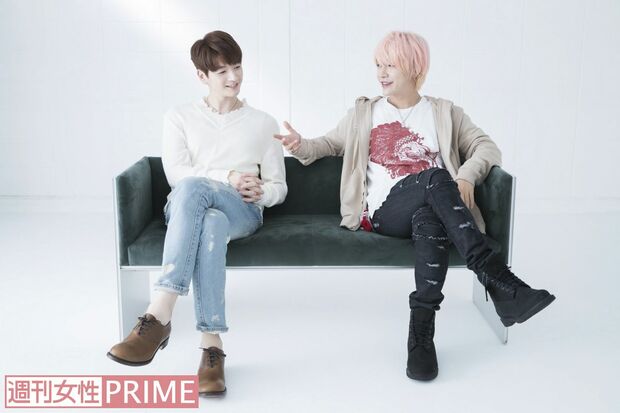 超新星のソンジェ（左）とユナク（右）