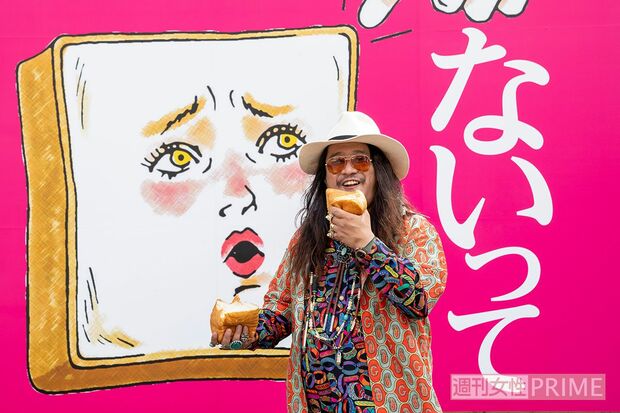 パンの枠を超えて、最近はなんと抱き枕の考案・監修まで手がける　撮影／伊藤和幸