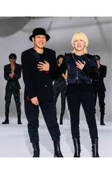 デザイナー・山地正倫周氏と妻でパートナーのりえこ氏。NYコレクション2025春夏フィナーレで（公式インスタ@rynshu1217より）　