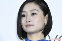 忽那汐里「昭和のおばあちゃん」“金眉&グリルズ”姿に集まる衝撃、清楚な役柄とは真反対のギャル路線