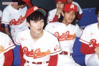 木村拓哉と草なぎ剛がSMAP解散以来6年ぶりの“再会” 楽屋訪問で生返事のそっけない会話に拭えぬ不仲説も…