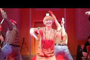 キャバ嬢時代の大内悠里。オタ芸を披露したことも（Xより）