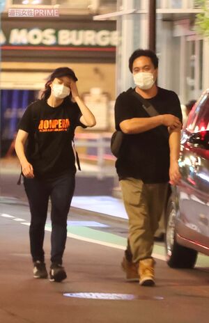 舞台後、橋本一郎と春木彩香は庶民的な飲食チェーン店で夕食を共にした