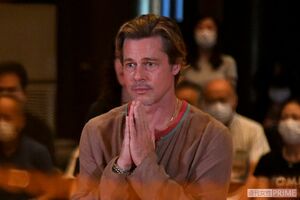 護摩祈とうによる厄除けを体験したブラッド・ピット