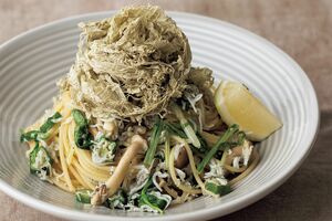 きのことオクラ、とろろ昆布の和風パスタ　撮影／佐山裕子（『君島十和子のおいしい美容「腸活レシピ｣』より）