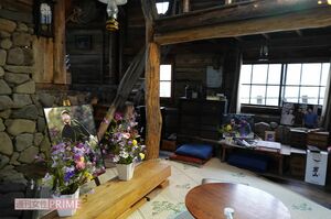 田中邦衛さんの死後、富良野市にある“五郎の石の家”には献花台が設置され、多くのファンが訪れるように