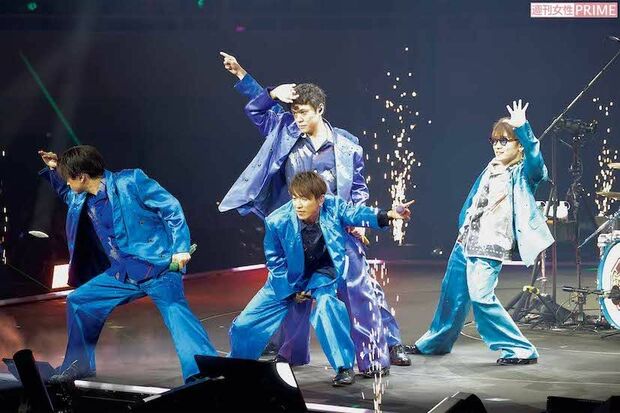 今回、唯一のダンスパフォーマンス曲『ハリケーンベイべ』。この丸山の“脇ポーズ”が物議と笑いを呼びまくった　撮影／高梨俊浩