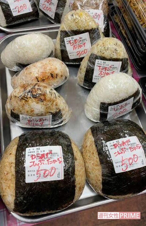 都内に続々出店するデカ盛り店K。1Kgのおにぎりも飛ぶように売れていく