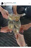 ラストライブ終演後、嵐とスタッフは祝杯を挙げた(松本潤の公式インスタグラムより)